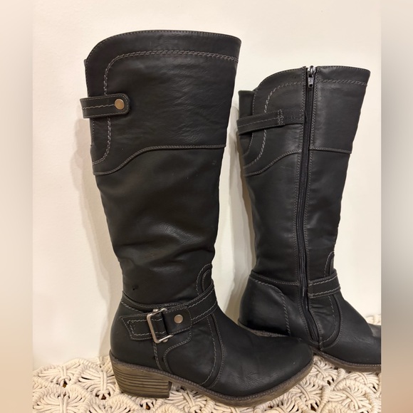 Women’s Rieker Boot - Picture 2 of 4